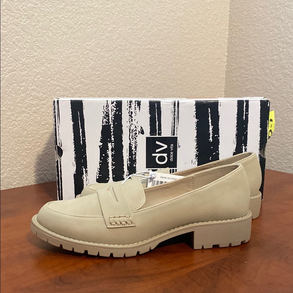DV Dolce Vita Catalina Loafer Womens Size 6.5 Taupe Dune Suede Lug
